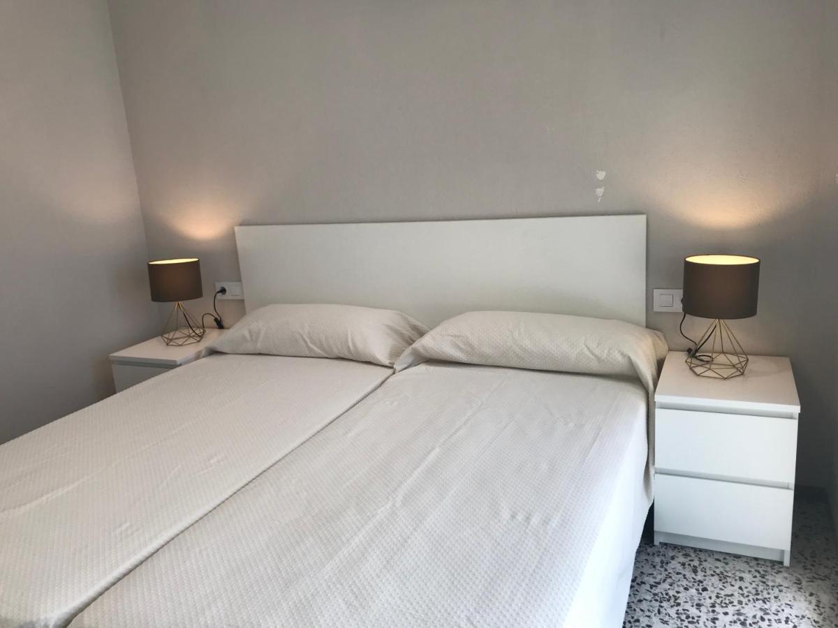 Far Bay Apartment Roses Luaran gambar