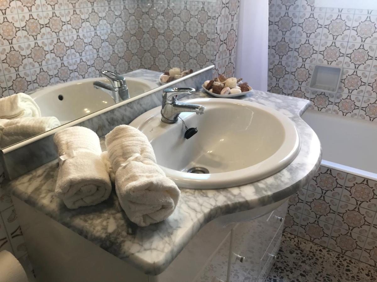 Far Bay Apartment Roses Luaran gambar